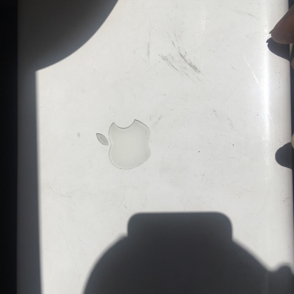 Apple MacBook - Picture 2 of 5